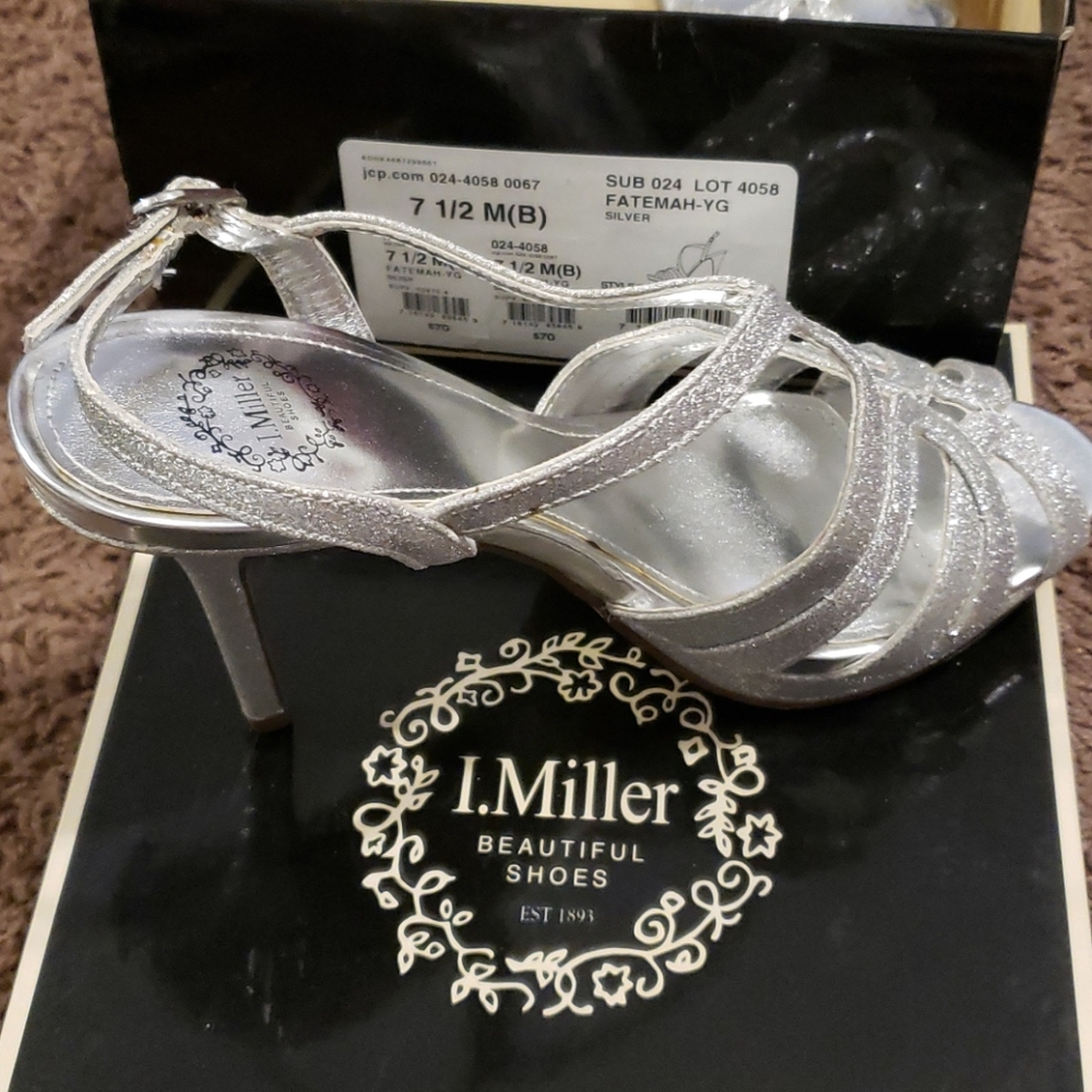 Shoes - Picture 3 of 4